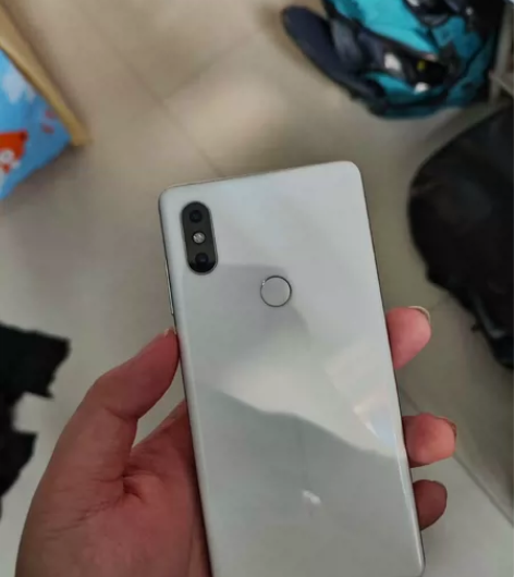 小米mix2s,6+64。换过中电4300...