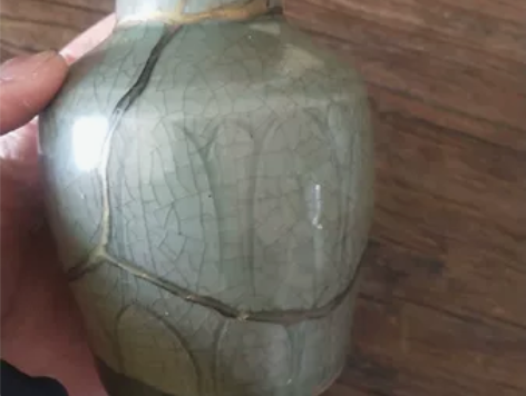 龙泉窑青釉修复长颈屏一件。 所见即所得，如...