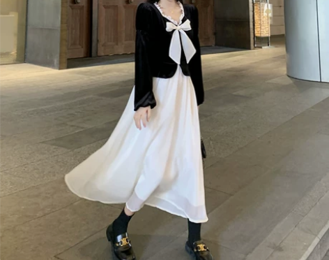 假两件丝绒连衣裙女秋冬季2021新款法式复...