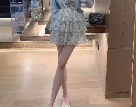 法式绝美碎花吊带连衣裙女温柔风蓝色性感气质...