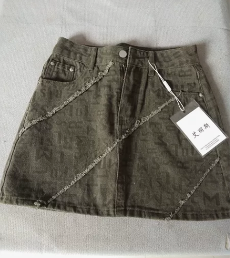 辣妹风女短裤,软牛仔面料,很舒服的,只因个...