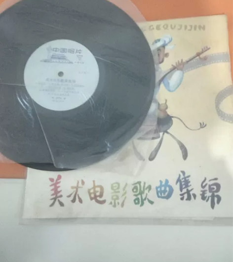 10寸黑胶唱片美术电影歌曲集锦，唱片成色如...