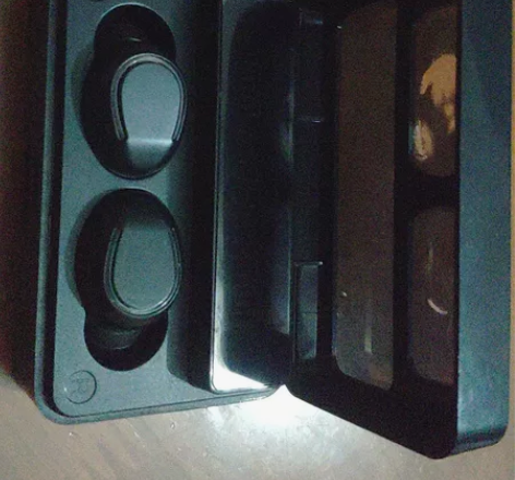 雅兰仕蓝牙耳机，自用，无损坏 感兴趣的话点...