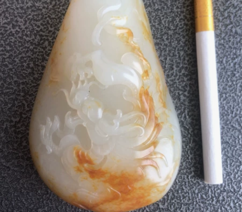 和田玉籽料手把件，该手把件是海派玉雕大师张...