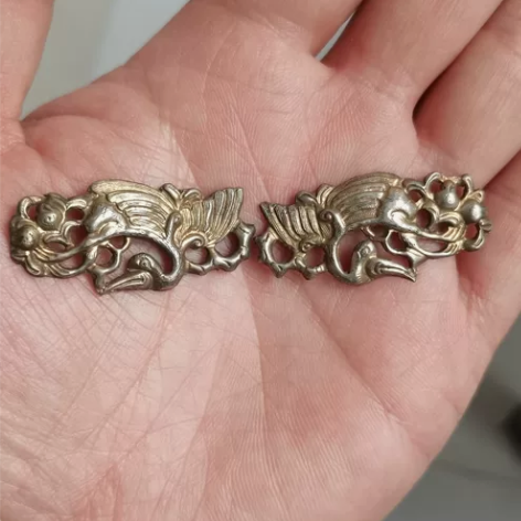清代老银鎏金凤凰帽花一对，錾刻工艺非常漂亮...