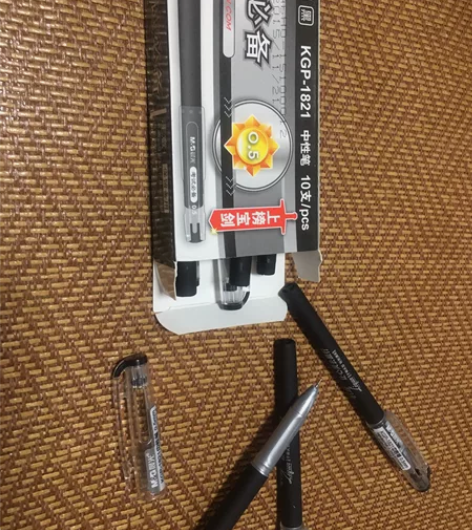 全新利群中性笔，看图，有logo的介意勿拍...