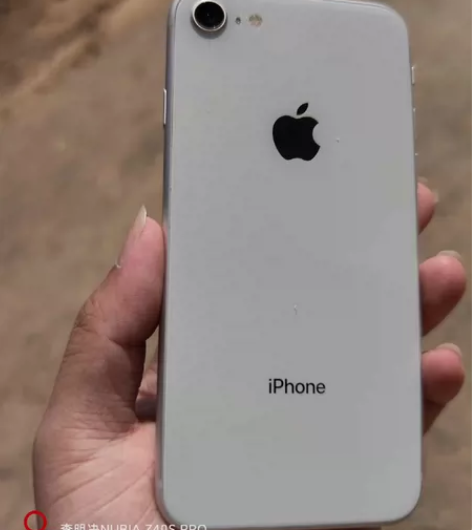 iPhone小八，美版黑解64g，换了一块...