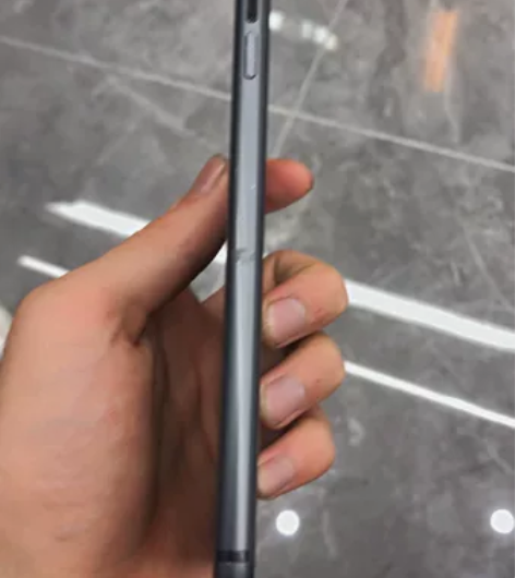 二手苹果8Plus游戏机 无指纹，无前后摄...