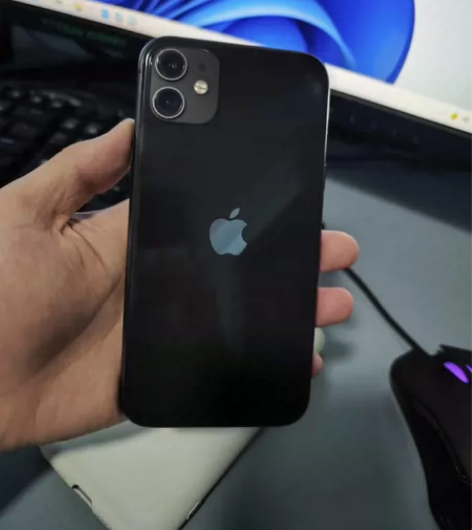 苹果11  国行64g   电池79屏幕后...
