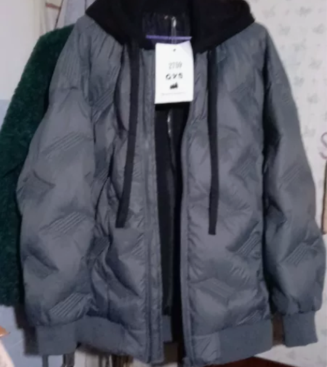 最新款男士羽绒服，全新中灰色适合175高重...