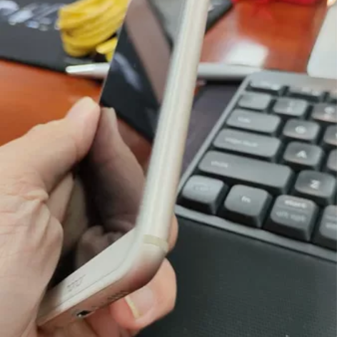 荣耀畅玩7X 4+32金色,正常使用,整体...