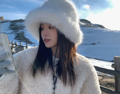 西本帽子女冬季毛绒渔夫帽白色毛毛显脸小保暖...