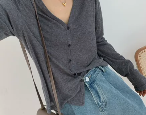 巨显瘦亲肤V领防晒开衫女2022单排扣宽松...