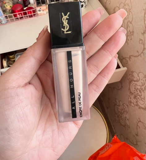 YSL粉底小样，通过两次，余量还很多，保质...