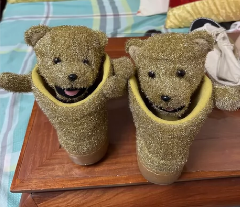 阿迪 金色熊头鞋 37码 成色见图 感兴趣...