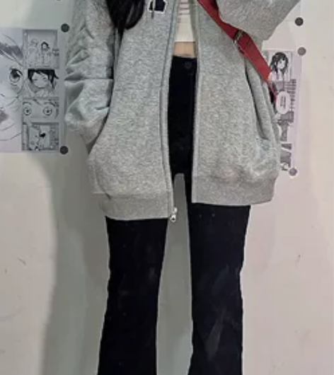 微喇牛仔裤，仅试穿拍照，喜欢买衣服，裤子质...