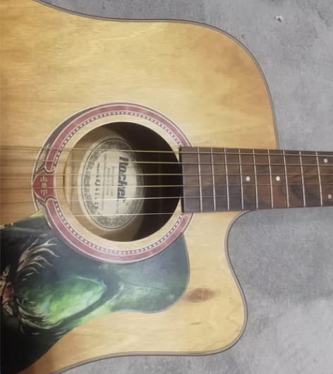 吉他，闲置出售，买时500多，新手练习佳品...
