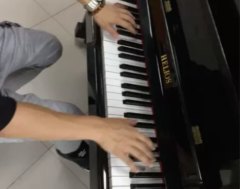 钢琴钢琴闲置，上海牌钢琴，音色很亮。不讲价...