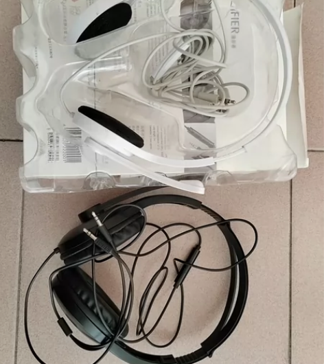 两个耳机漫步者k550，k800一起出。k...