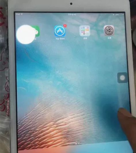 ipad  mini 运行流畅。当废品卖了...