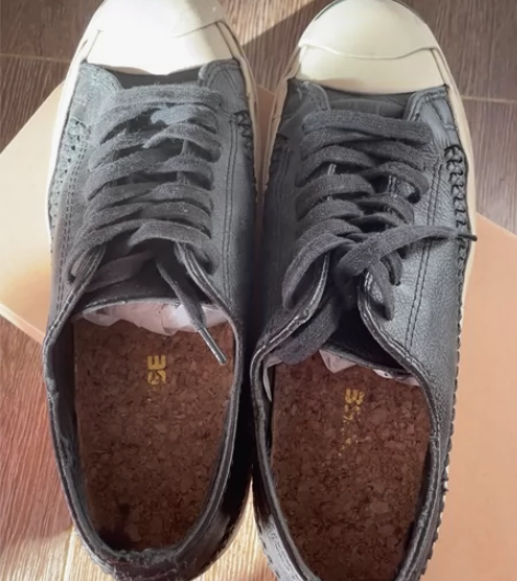 匡威男鞋 41码 最后一图磨损如图 感兴趣...