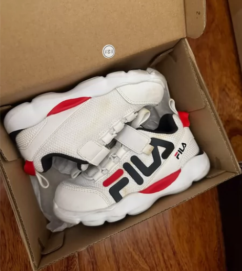 FILA童鞋运动鞋，穿过两次就小了，购于专...