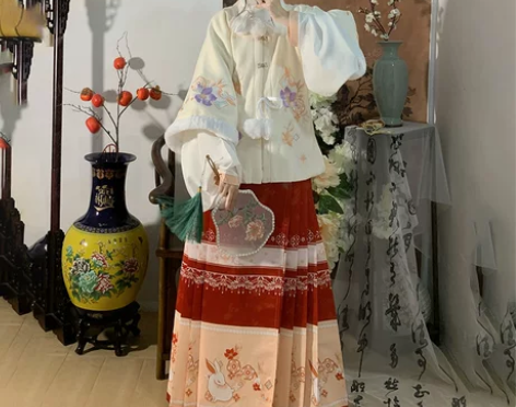 拜年服女绣花玉兔明制方领半袖马面裙加绒加厚...