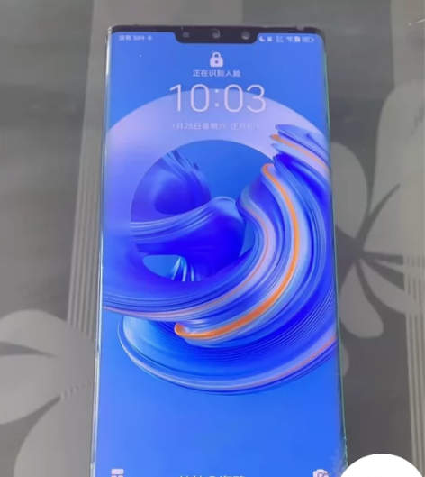 华为mate 30pro外屏碎，右下角漏液...