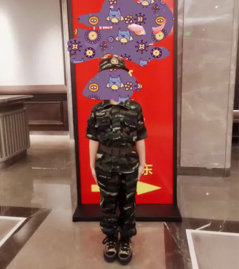 参加比赛穿的迷彩服和迷彩鞋，只穿过一次 感...