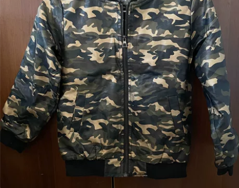 男童迷彩服皮外套（仅穿3次）衣服太多闲置了...