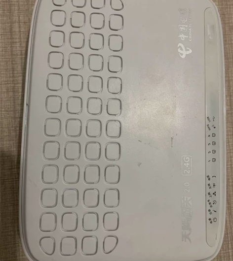 电信光猫刚换的没两个月，千兆猫，四周的膜还...