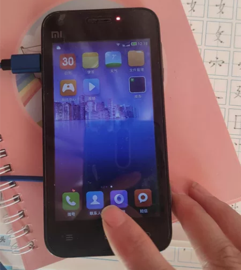 小米1s青春版。勉强可用，卖个情怀吧。自用...