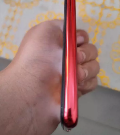 小米8se，6+64家里老人用，没打过游戏...