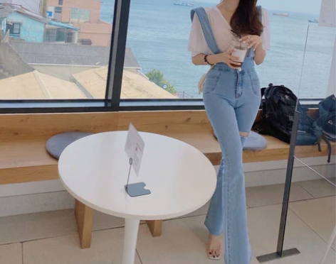 2021年新款春秋高腰显瘦微喇牛仔裤女 韩...