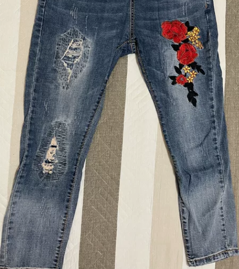 重工刺绣红花破洞牛仔裤松紧腰中腰九分裤二手...