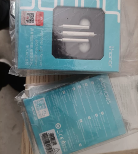 荣耀AM116耳机,全新没开封,有四个,一...