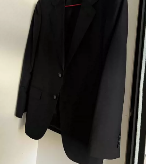 罗蒙男士西服,基本上全新,无穿着痕迹,藏青...