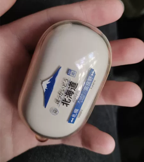 唐麦W0蓝牙耳机，平时有带保护盒，没有划痕...