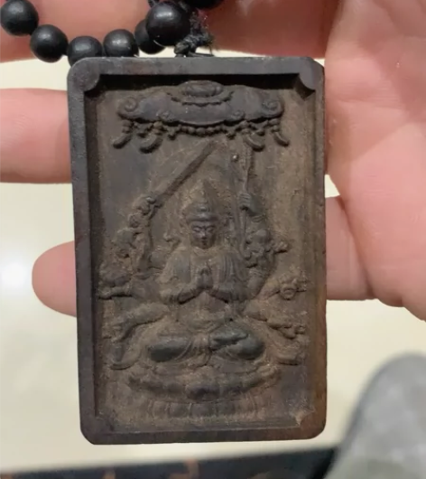 不知道啥木雕的千手观音便宜出给有缘人吊坠挂...