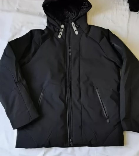 雅鹿羽绒服男M170码，过年刚买的，穿了几...