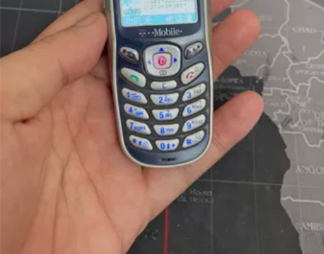 三星X600经典直板按键手机 手机开机如图...