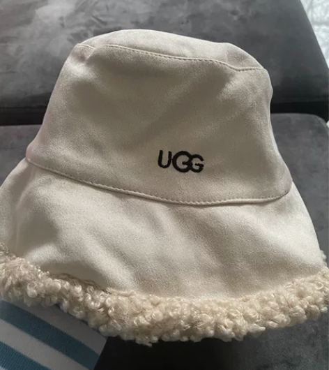 UGG羊羔毛渔夫帽双面戴  还有几个拍下备...