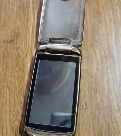 Motorola摩托罗拉经典翻盖手机 感兴...