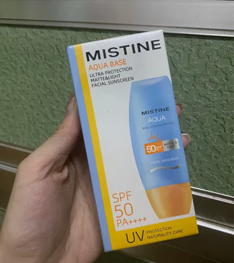 mistine蜜思婷22年新款防晒，盒子上...