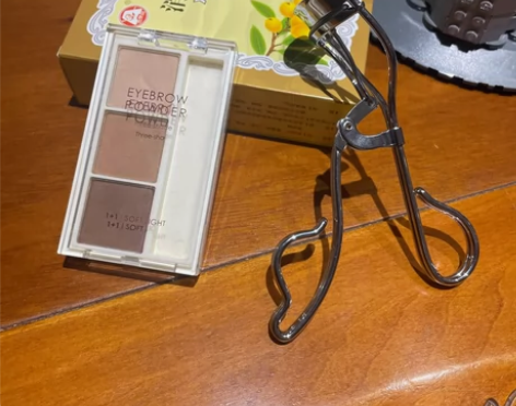 两件20包邮，换新眉粉了，这个名创买的，没...