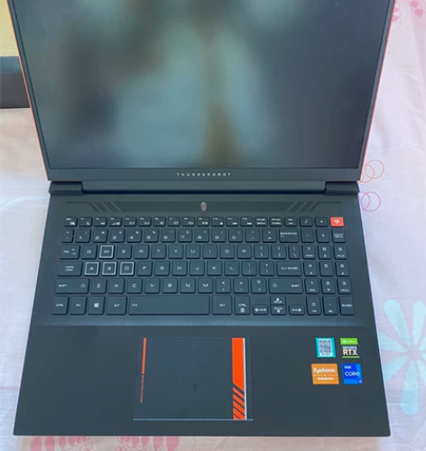 出闲置雷神16寸游戏笔记本，九九成新，购于...