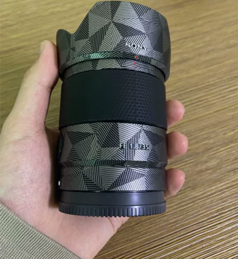 出索尼镜头35mm1.8 买来就贴膜 带u...