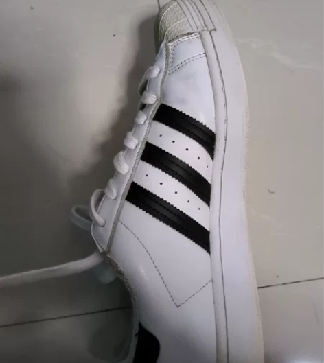 44码阿迪金标贝壳头,闲置便宜出,当初得物...