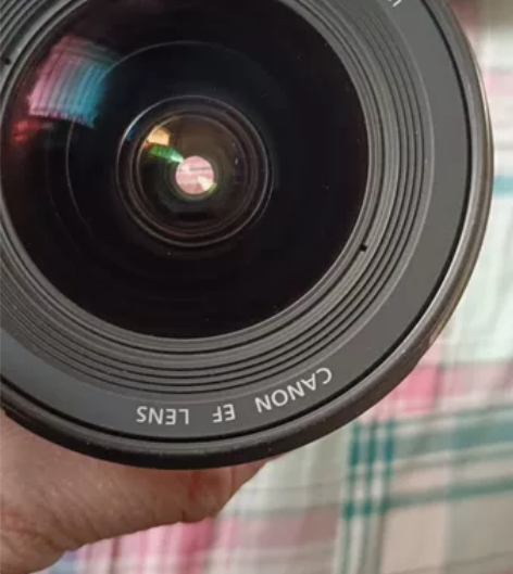 佳能镜头16 35 2.8一代。外观比较新...
