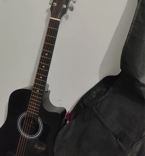 出一把闲置吉他，41寸单板，放着也是积灰，...